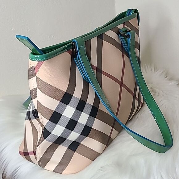 💯 Authentic Burberry Novacheck Tote Bag 🍀 - Picture 3 of 15